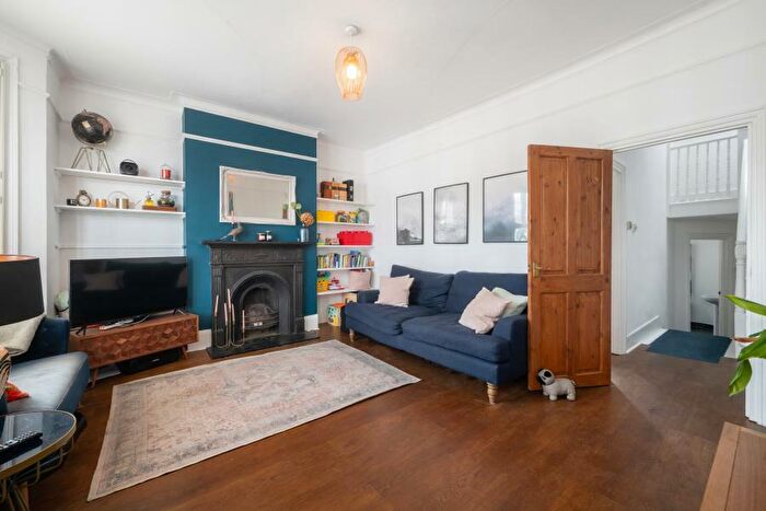 2 Bedroom Flat To Rent In Shenley Road, SE5