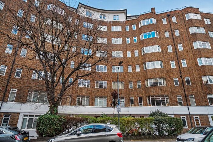 1 Bedroom Flat For Sale In Barons Court Road, London, W14