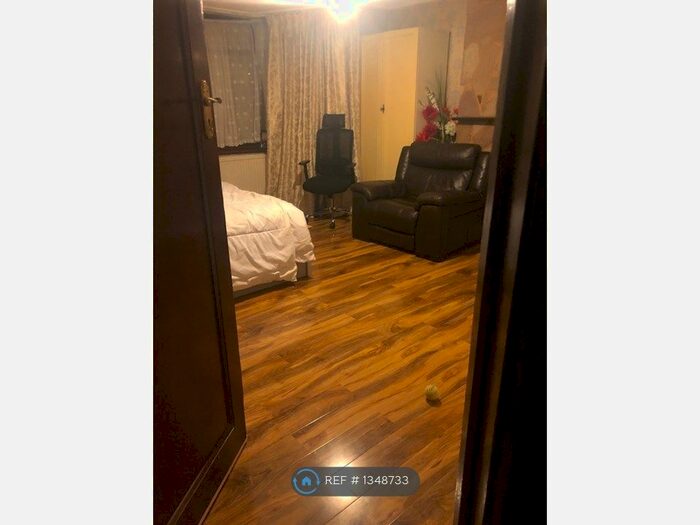 4 Bedroom Semi-Detached House To Rent In Sidcup Road, London, SE12