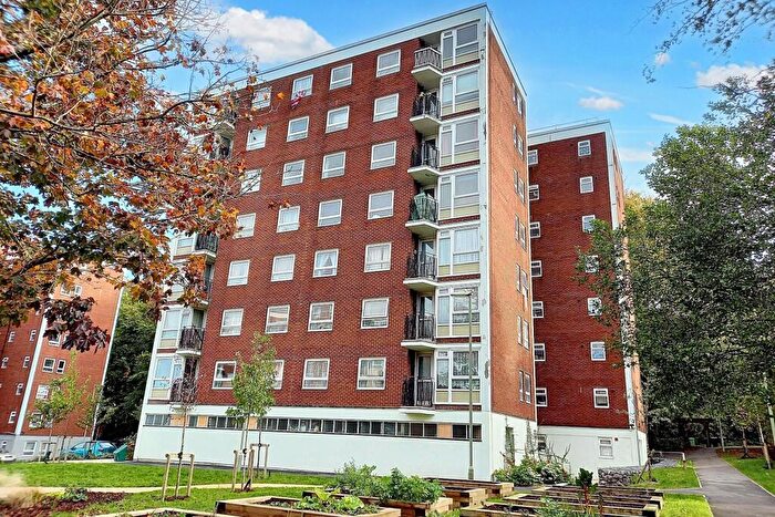 2 Bedroom Flat For Sale In Winnall, SO23