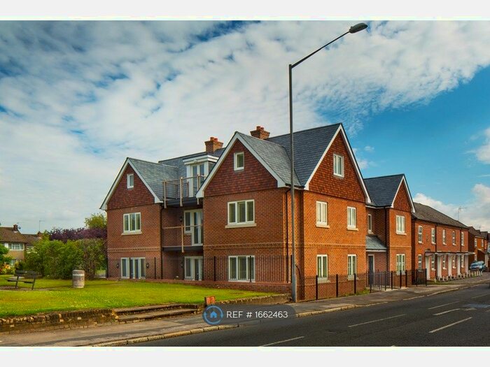 2 Bedroom Maisonette To Rent In Glade View, Marlow, SL7