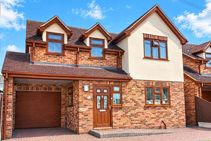 3 Bedroom Detached House For Sale In Rosbach Road, Canvey Island, SS8