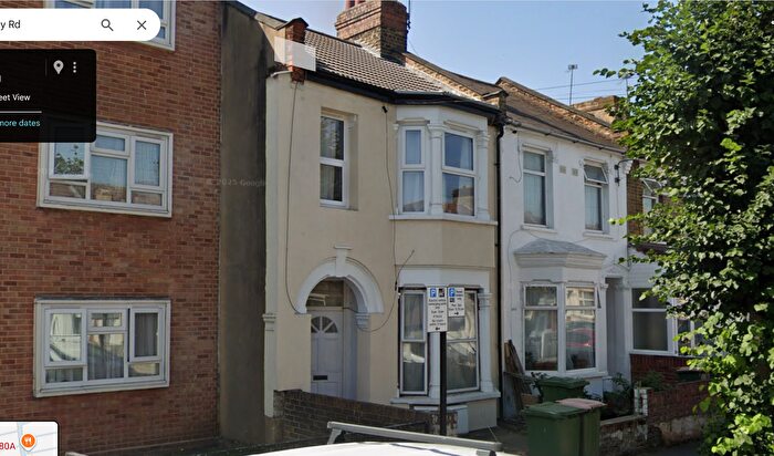 2 Bedroom Flat For Sale In Newham, London, E12