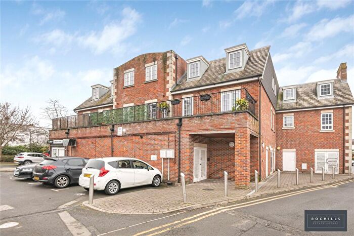 1 Bedroom Apartment For Sale In Strata Court, Bridge Street, Walton-on-Thames, Surrey, KT12