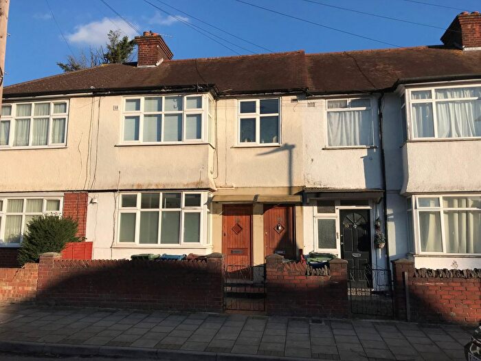 1 Bedroom Flat To Rent In Stuart Road, Harrow Weald, HA3