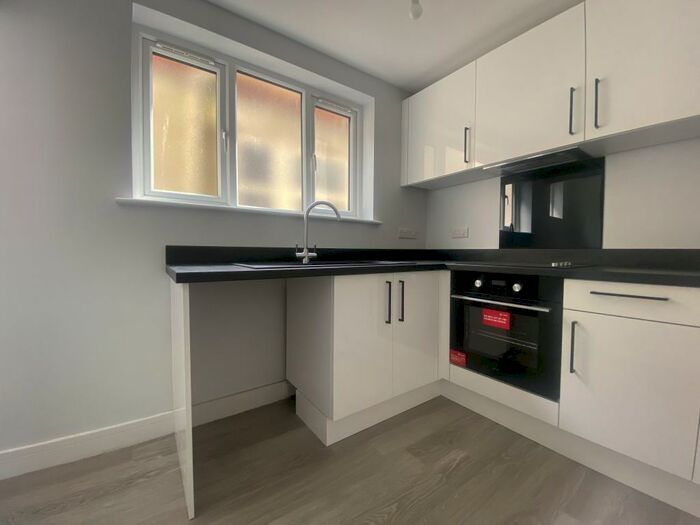 2 Bedroom Apartment To Rent In Bitterne Road, Southampton, SO18