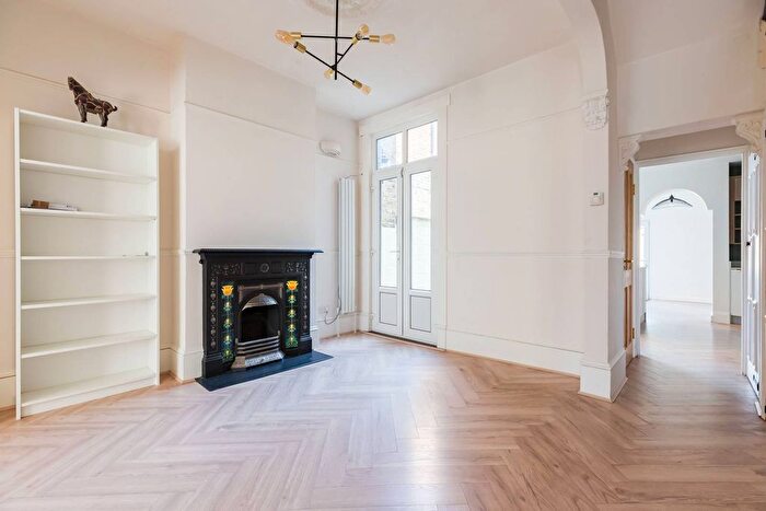 4 Bedroom Terraced House To Rent In Chestnut Rise, Plumstead, London, SE18