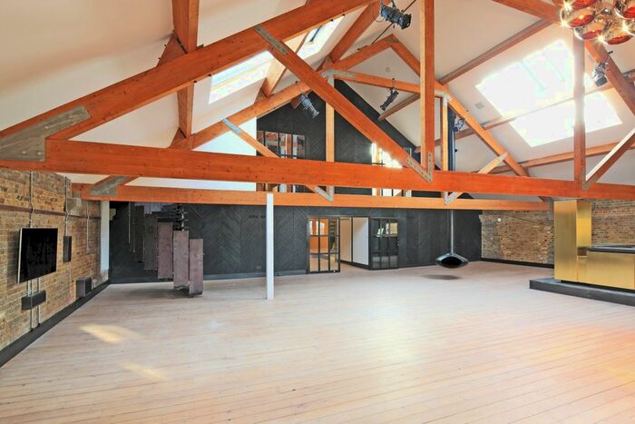 2 Bedroom Flat To Rent In Metropolitan Wharf, Wapping Wall, London, E1W