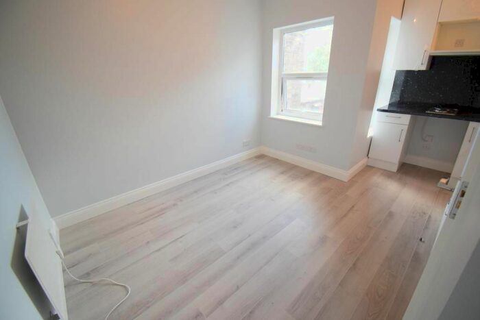 Studio To Rent In Kingsland Road, London, E8