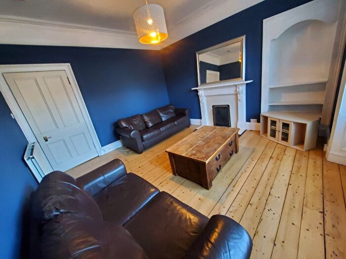 2 Bedroom Flat To Rent In Caledonian Place, Dalry, Edinburgh, EH11