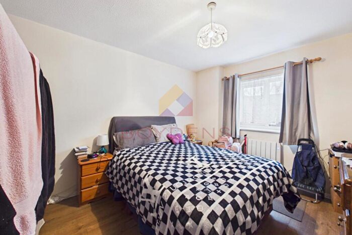 2 Bedroom Flat For Sale In Jaymar Court, Braintree, CM7