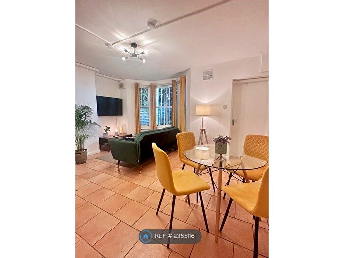 2 Bedroom Flat To Rent In Edith Grove, London, SW10