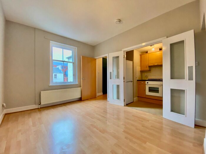 1 Bedroom Flat To Rent In Patriothall, Stockbridge, Edinburgh EH3