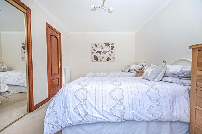2 Bedroom Detached Bungalow For Sale In Queen Margaret Fauld, Dunfermline, KY12