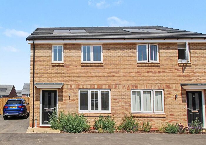 3 Bedroom Semi Detached House To Rent In Sickle Drive, Wellingborough, NN8