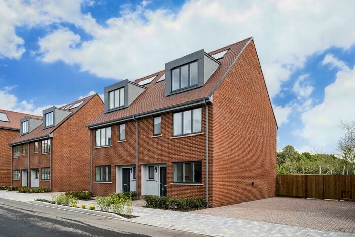 4 Bedroom Semi-Detached House To Rent In Woking, GU21