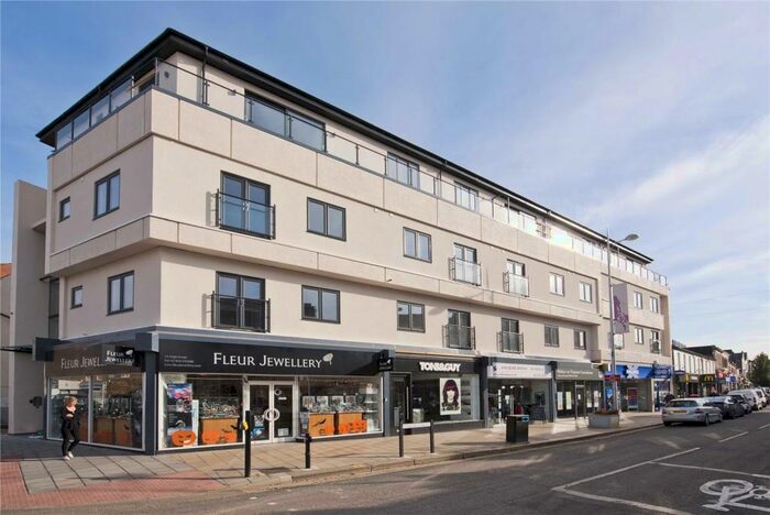 1 Bedroom Flat To Rent In Church Street, Walton-on-Thames, Surrey, KT12