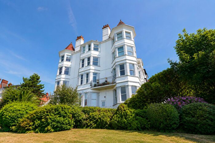 2 Bedroom Flat For Sale In San Remo Parade, Westcliff-On-Sea, SS0