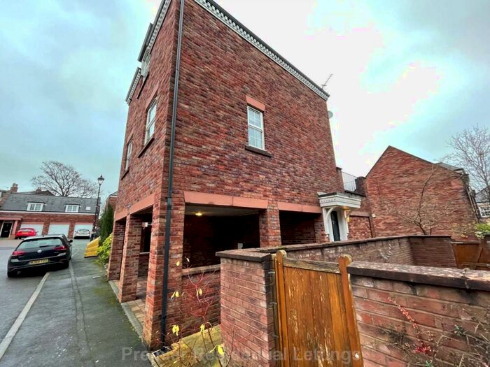 2 Bedroom House To Rent In Woodlands View, Hyde, SK14