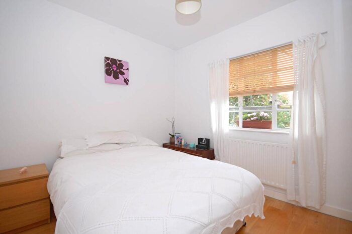 2 Bedroom Flat To Rent In Mortimer Crescent, St John's Wood, London, NW6