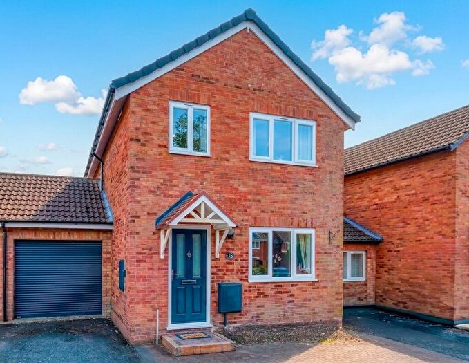 3 Bedroom Detached House For Sale In The Paddock, Stoke Heath, B60
