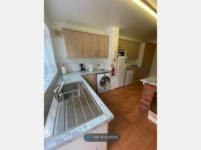 5 Bedroom Semi-Detached House To Rent In Tangerine Close, Colchester, CO4