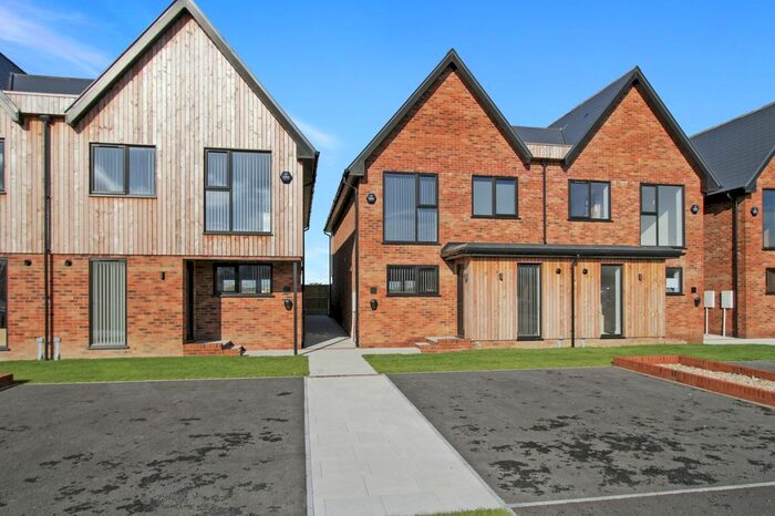 3 Bedroom Semi-Detached House To Rent In Adie Road, Greatstone, TN28