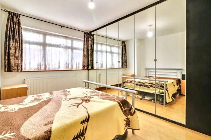 3 Bedroom Maisonette To Rent In Loretto Gardens, Queensbury, Harrow, HA3