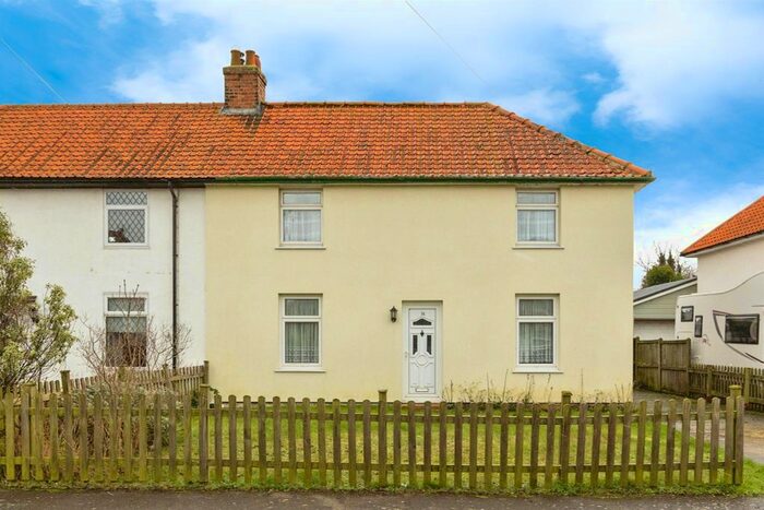 3 Bedroom Semi-Detached House For Sale In The Crescent, Snowdown, Dover, CT15