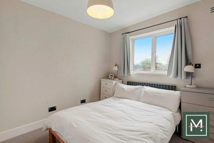 2 Bedroom Flat For Sale In Chapter Road, London, NW2