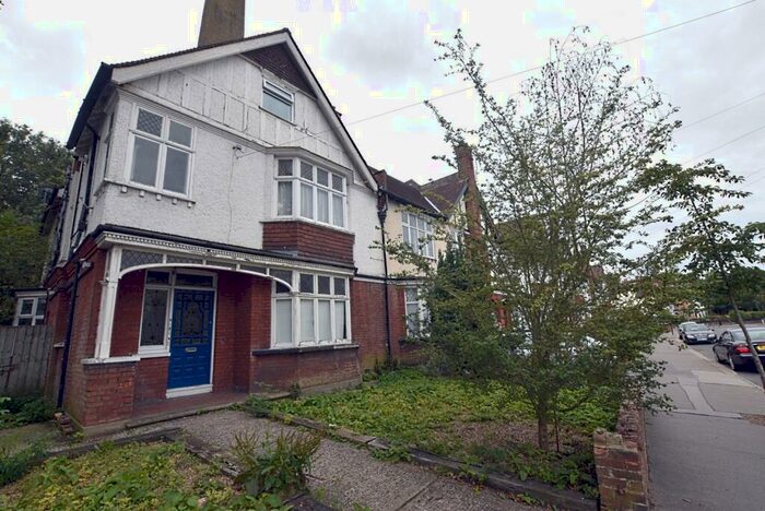 Flat To Rent In Bingham Road, CR0