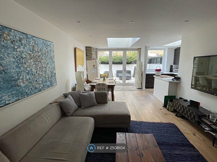 3 Bedroom Flat To Rent In Chesilton Road, London, SW6