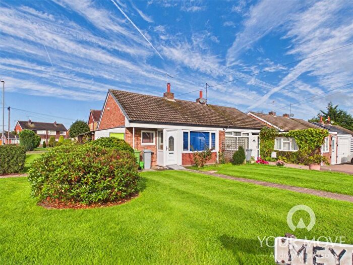 2 Bedroom Bungalow For Sale In Meynell Close, Wistaston, Crewe, Cheshire, CW2