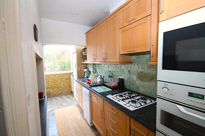 3 Bedroom End Of Terrace House For Sale In Beaconsfield Road, New Malden, KT3