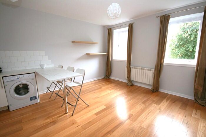 1 Bedroom Flat To Rent In Kent Road, Charing Cross, Glasgow, G3