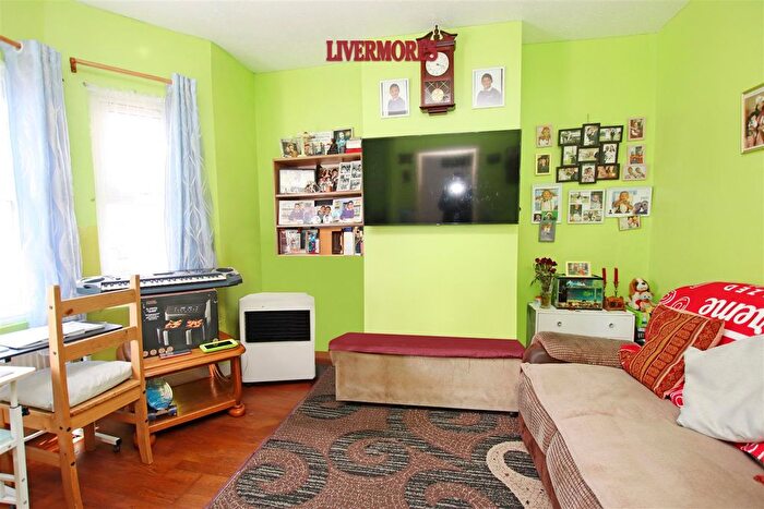 3 Bedroom Terraced House For Sale In Lowfield Street, Dartford, DA1