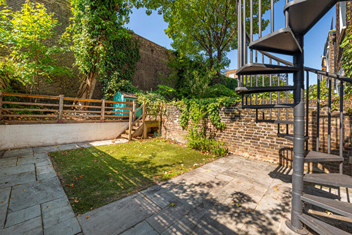 4 Bedroom Apartment To Rent In Gloucester Avenue, Primrose Hill, NW1