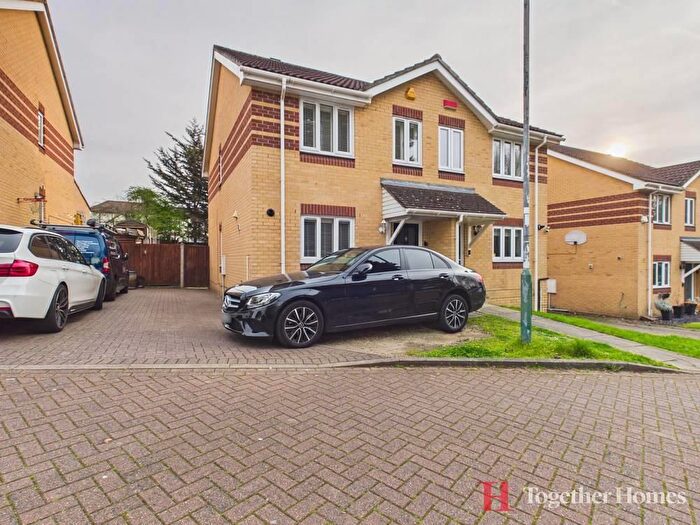 2 Bedroom Property For Sale In Mellish Way, Hornchurch, RM11