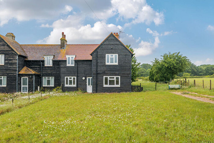 3 Bedroom Semi-Detached House For Sale In Oaks Track, Carshalton, SM5