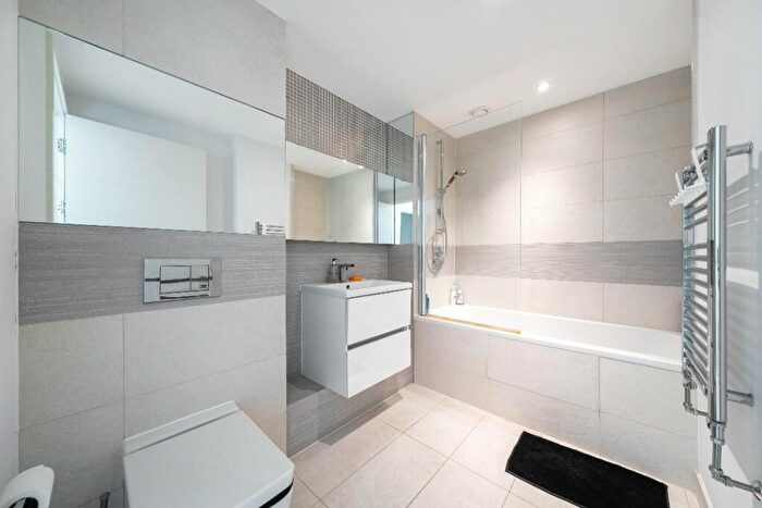 2 Bedroom Apartment To Rent In Whiting Way, London, SE16