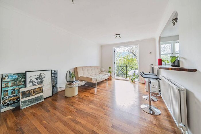 1 Bedroom Flat For Sale In Brompton Park Crescent, West Brompton, London, SW6