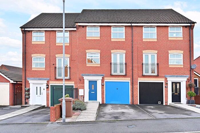 3 Bedroom Town House For Sale In Woodpecker Drive, Packmoor, Stoke-On-Trent, ST7