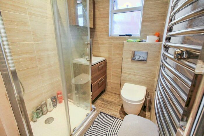 3 Bedroom Terraced House For Sale In Waverley Road, Reading, RG30