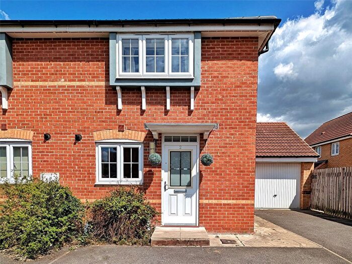 2 Bedroom End Of Terrace House For Sale In Clay Close, Wakefield, West Yorkshire, WF2