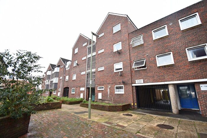 3 Bedroom Flat To Rent In Burnhams Walk Silver Sub, Gosport, Hampshire, PO12