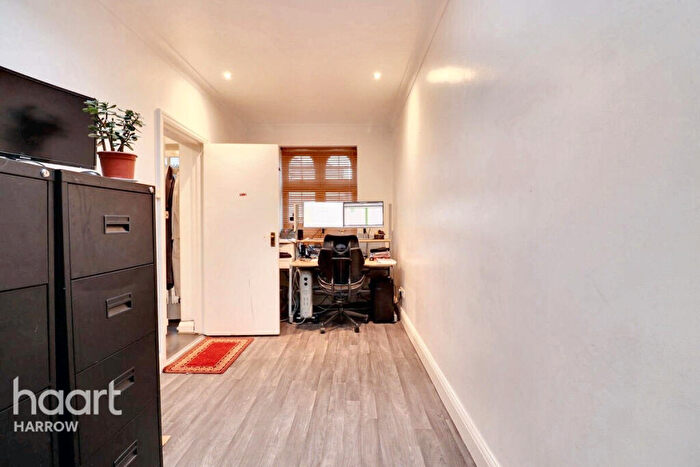 4 Bedroom Detached House For Sale In Grange Avenue, Stanmore, HA7