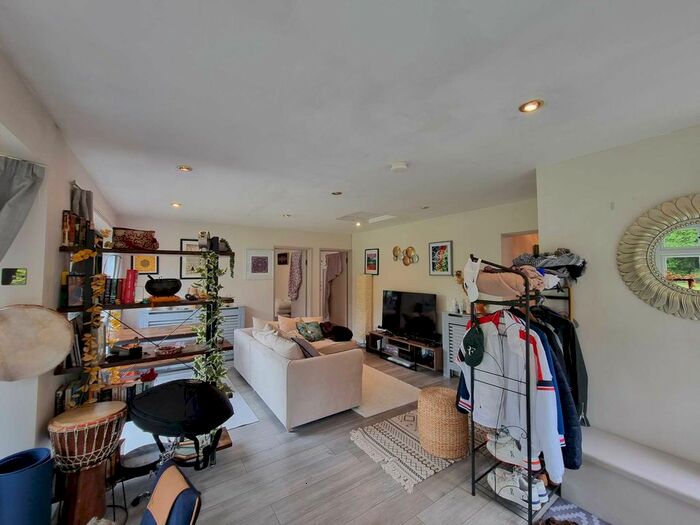 2 Bedroom Flat To Rent In Newmans Way, Hadley Wood, EN4