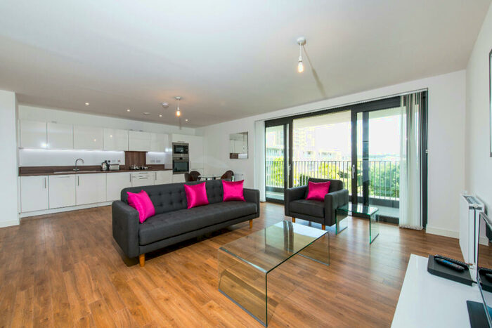 2 Bedroom Apartment To Rent In Kingfisher Heights, Waterside Park, Royal Docks, E16