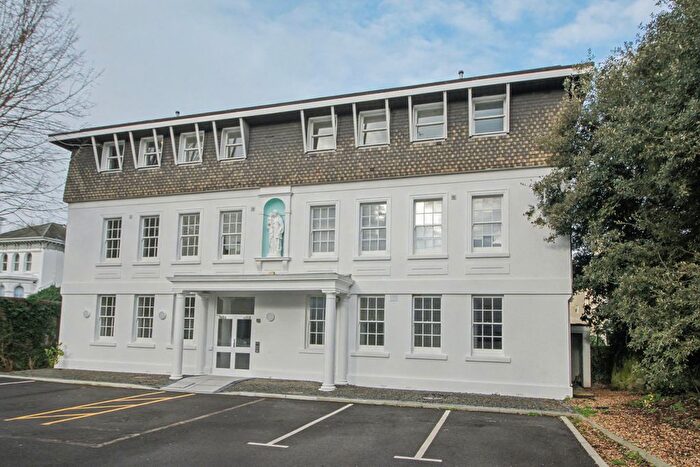1 Bedroom Flat To Rent In A Hartington Place, Eastbourne, BN21