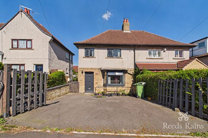 3 Bedroom Semi Detached House To Rent In Highlands Avenue, Huddersfield, West Yorkshire, HD5
